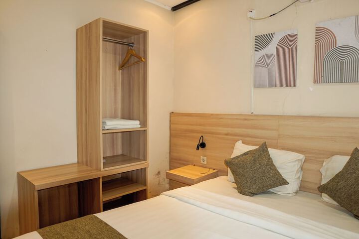 Room 15 of 83