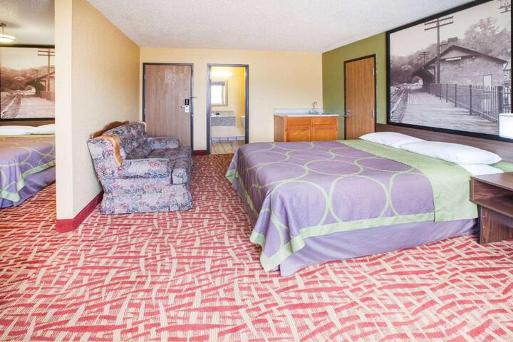 1 King Bed (12 of 14)