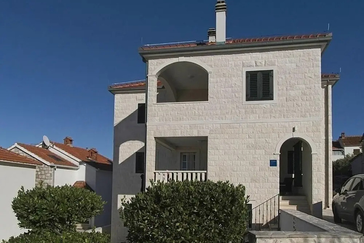 Aleks - 80m From the sea - A2