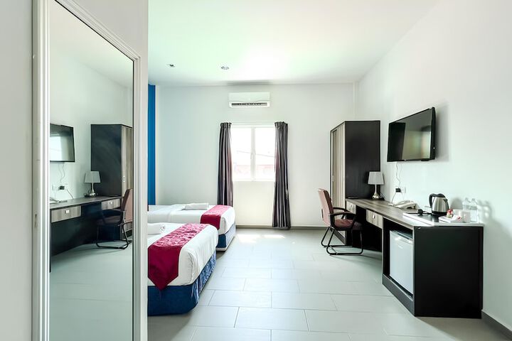 Room 12 of 48