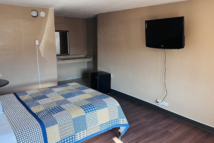 Room 5 of 11