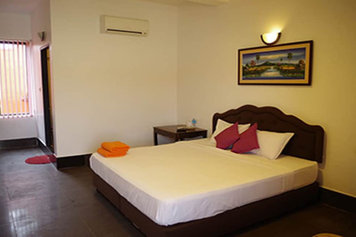 Room 4 of 36