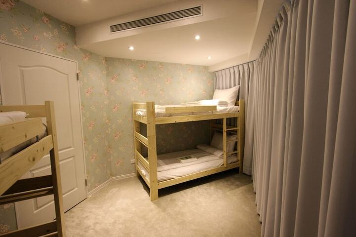 Room 26 of 80