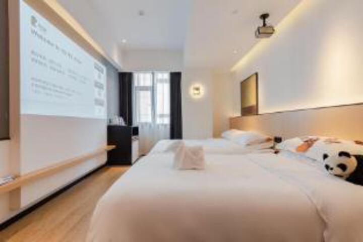 Room 14 of 16