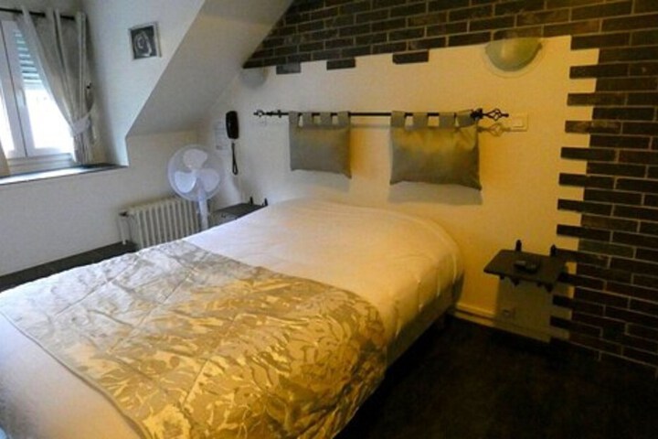 Room 7 of 28