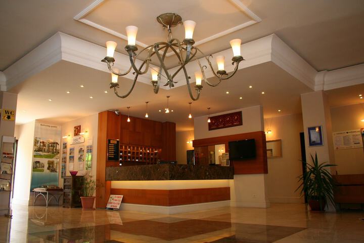 Entrance & Lobby
