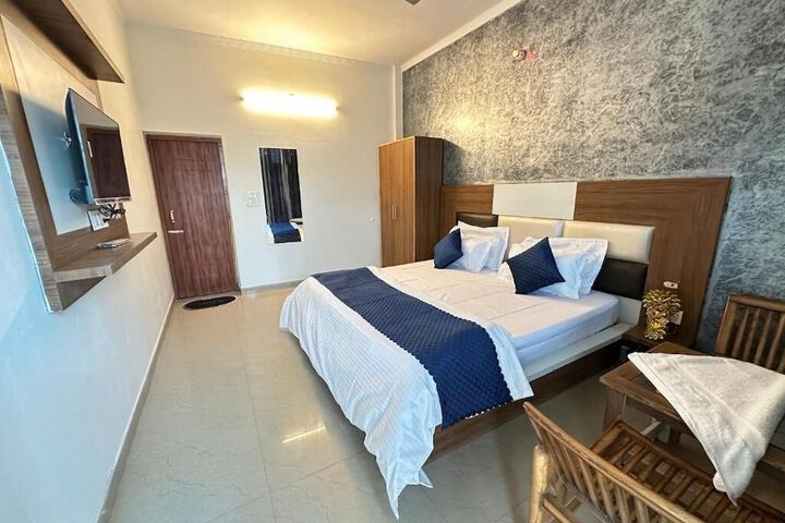 Room 3 of 11