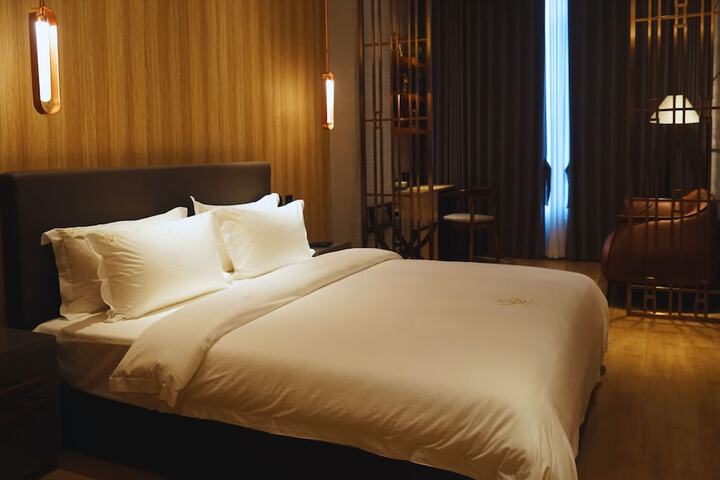 Room 2 of 20