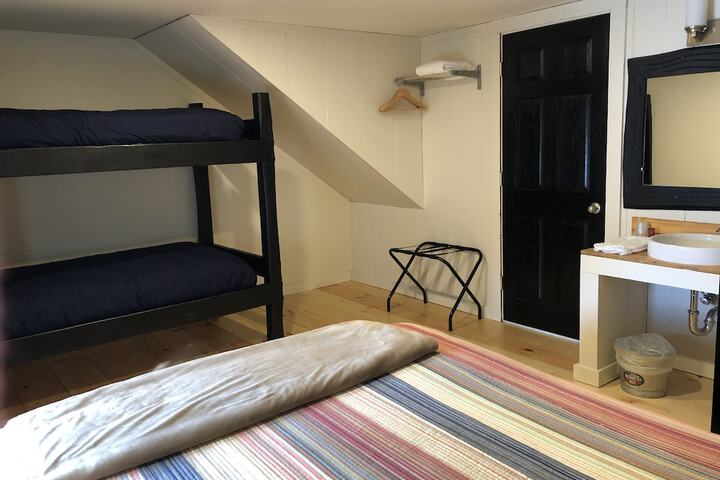 Room 25 of 77