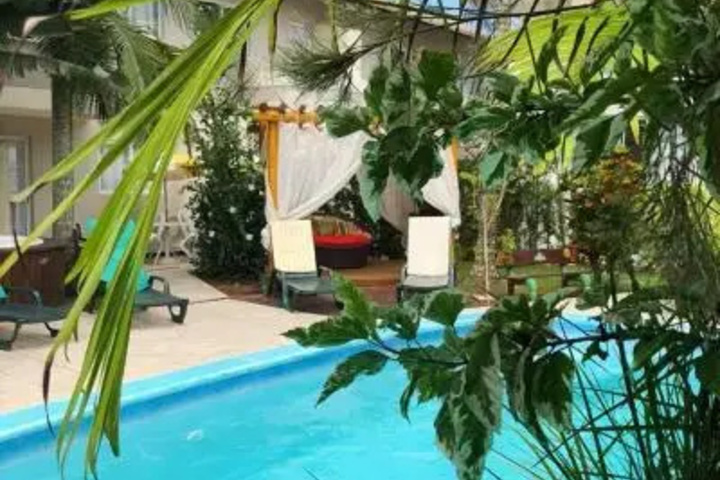 Pool 5 of 8