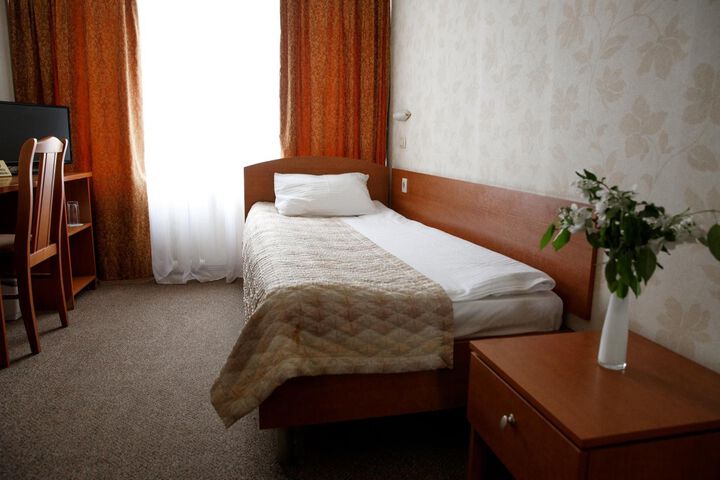 Room 76 of 102