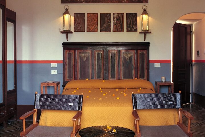 Room 4 of 33