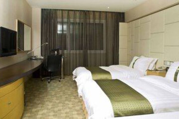 Room 30 of 83