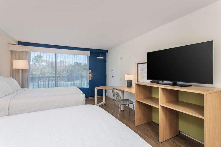 2 Queen Beds (2 of 15)