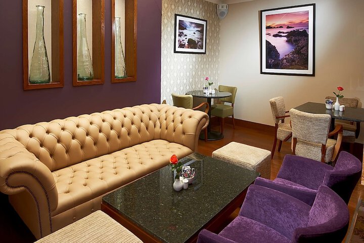 Lounge 65 of 72