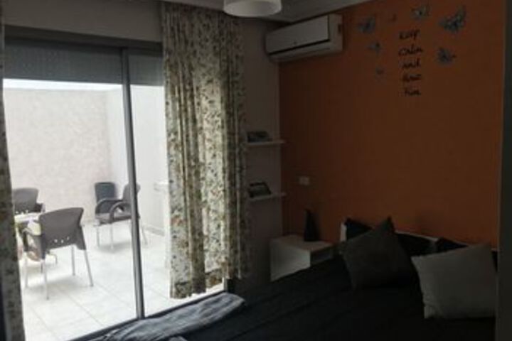 Room 6 of 18