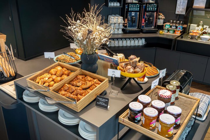 Breakfast/Coffee Service 72 of 98