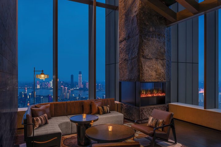 Lounge 55 of 74