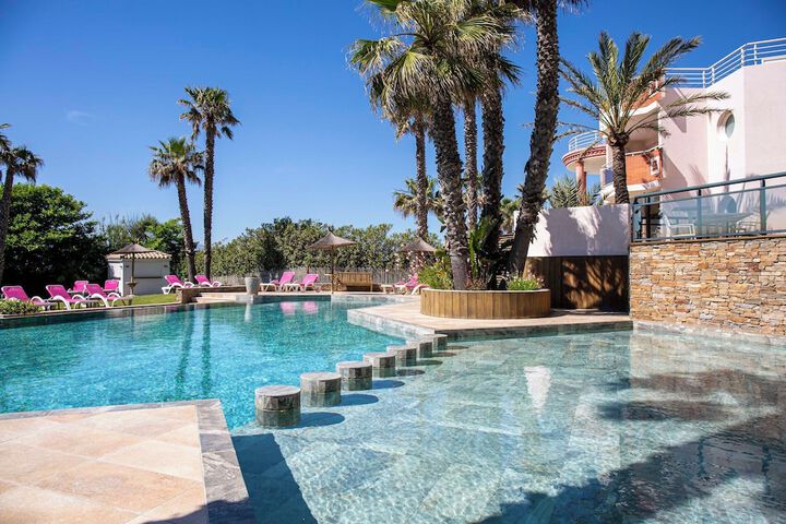 Hotel with Pool