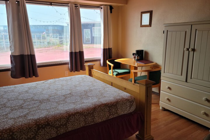 Room 8 of 120