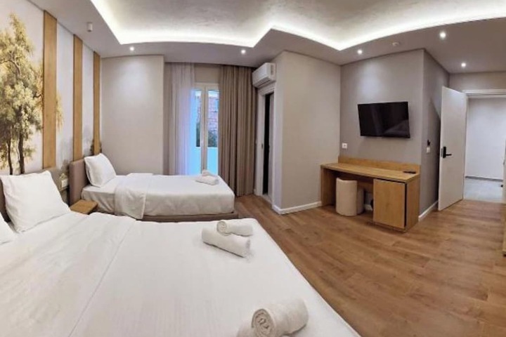 Room 8 of 33