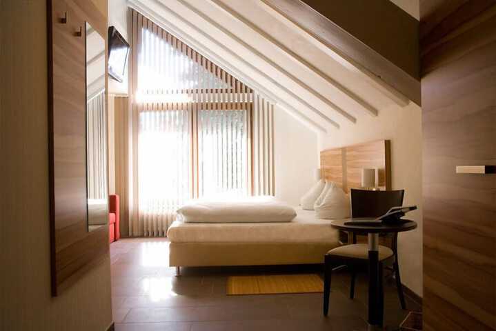 Room 4 of 19
