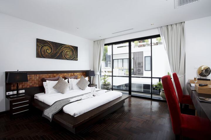 Room 4 of 28