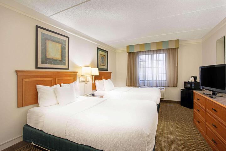 1 King Bed Deluxe Room (2 of 18)