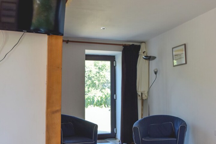 Room 204 of 320
