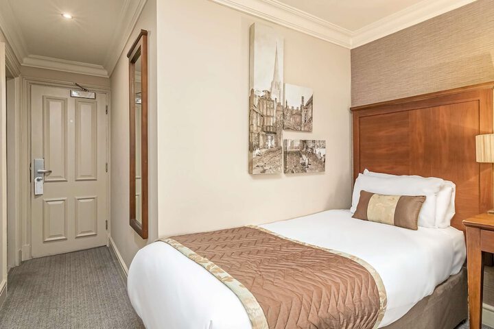 Room 30 of 121