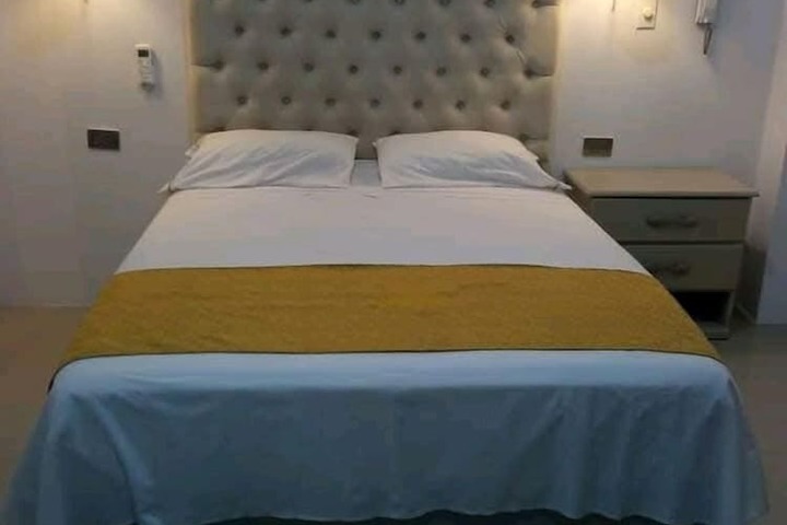 Room 6 of 17