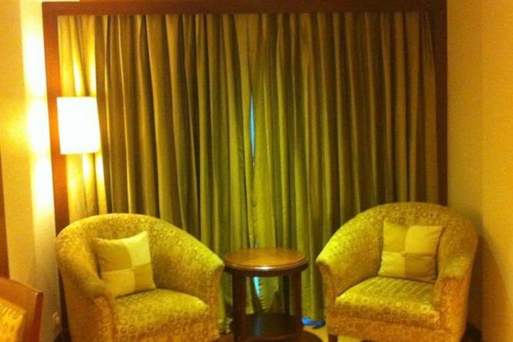 Room 2 of 33