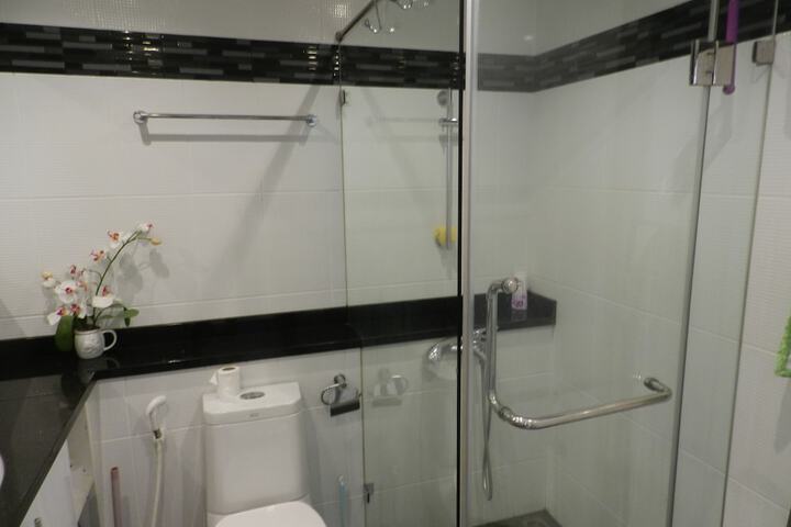 Room 172 of 259