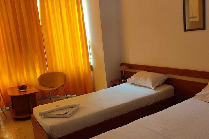 Room 6 of 23