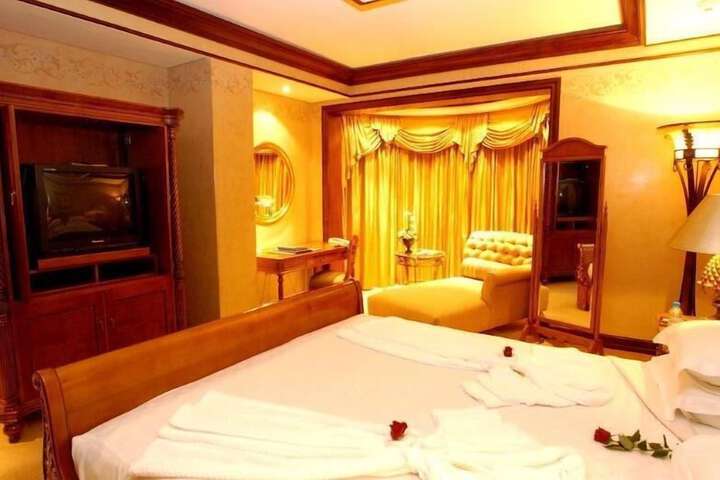 Room 12 of 95