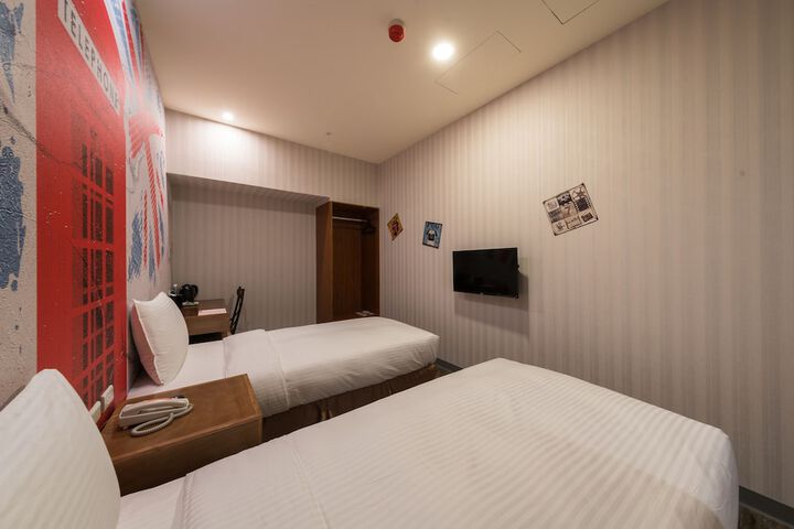 Room 13 of 97