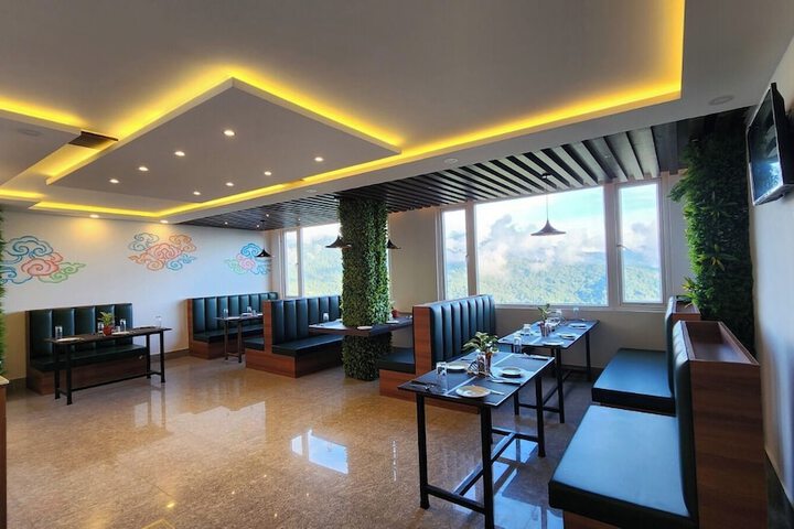 Dining 9 of 13