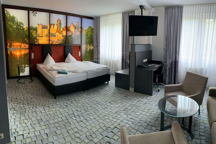 Room 2 of 138