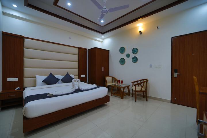 Room 11 of 76