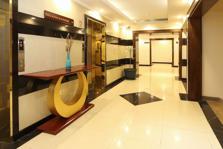 Ballroom/Hall 73 of 81