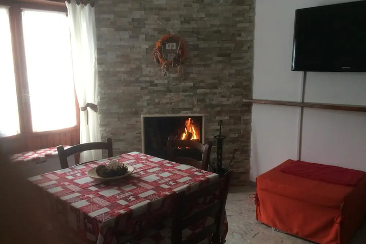 Room 2 of 12