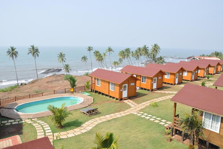 Hotel with Pool