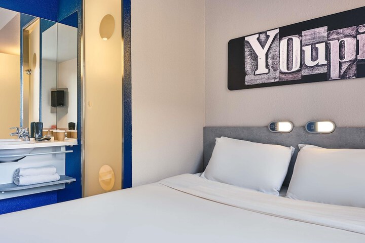 Room 12 of 42