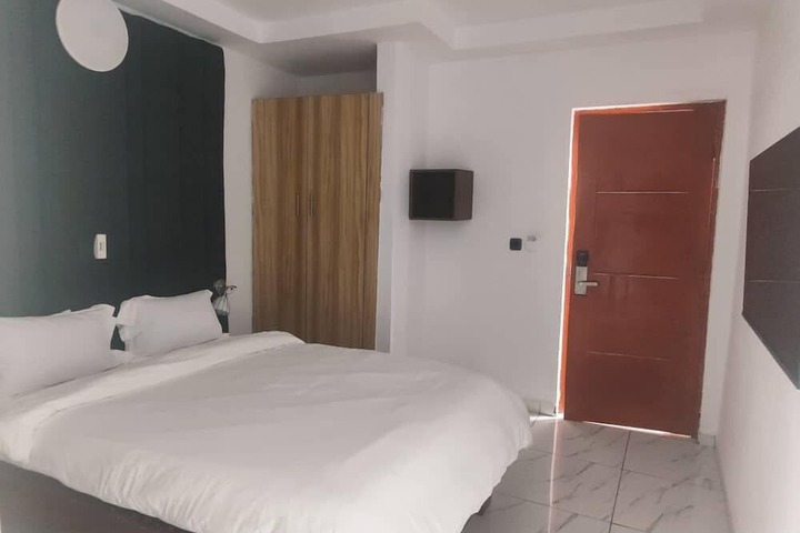 Room 9 of 19