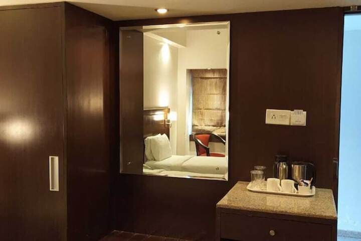 Room 10 of 34