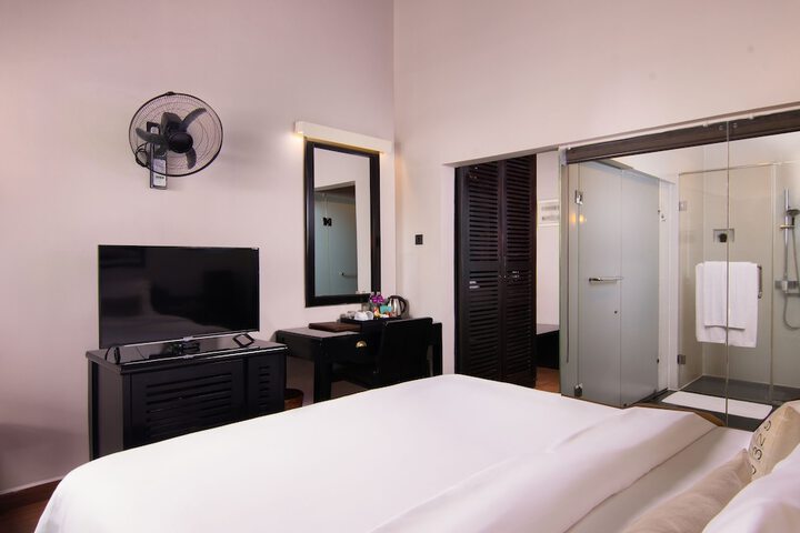 Room 12 of 49