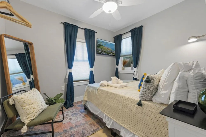 Room 5 of 16