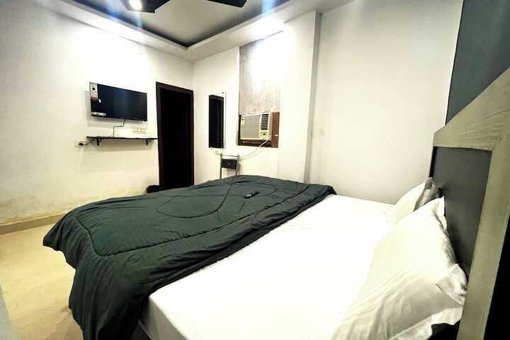 Room 5 of 14