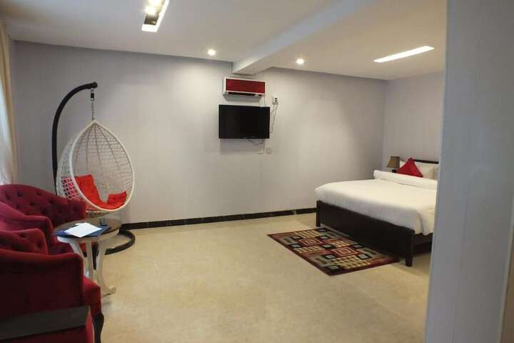 Room 3 of 39