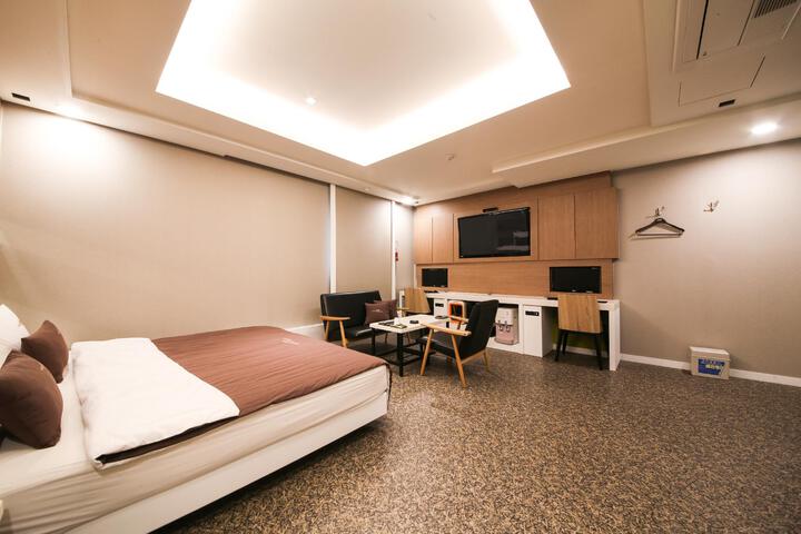 Room 1 of 6